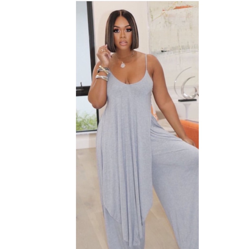 Beautiful and Comfy 2 Piece set size Medium.